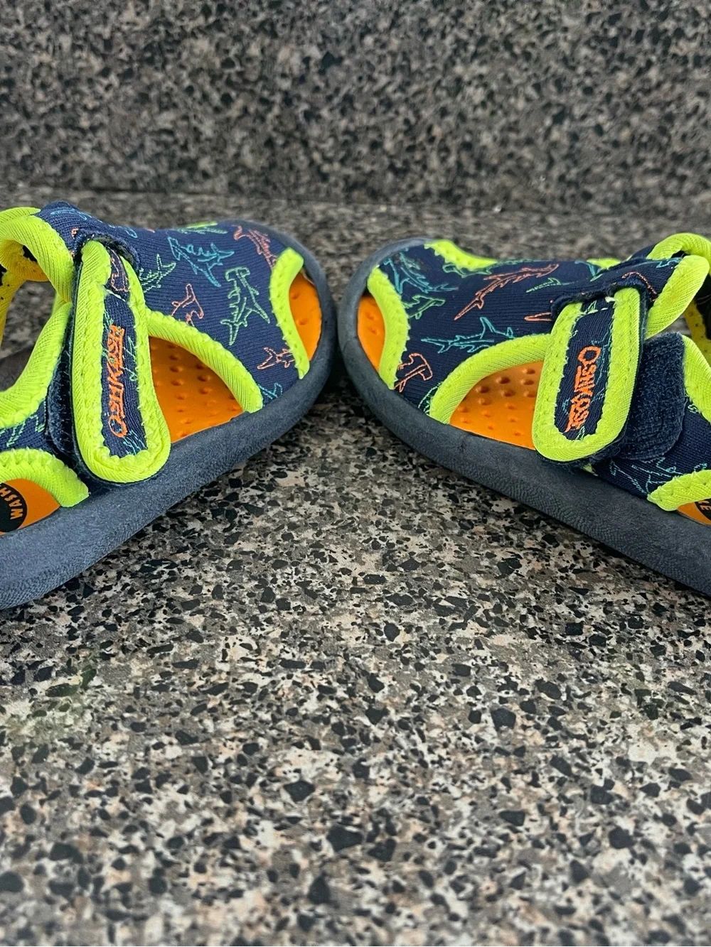 OshKosh B'gosh Navy Shark Print Kids Water Shoes with Neon Trim size 6